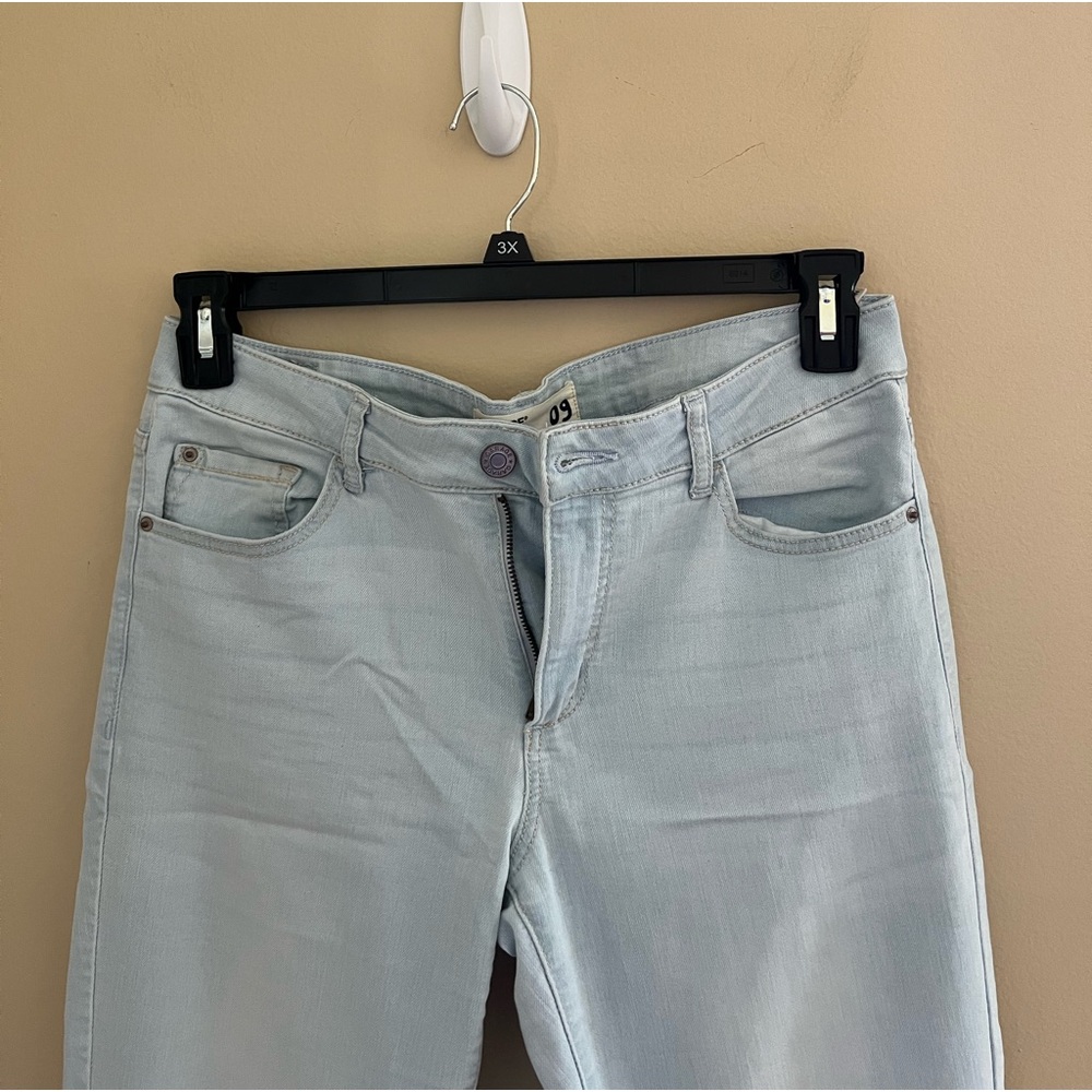 ◻️GARAGE: Junior girl size 9, light wash blue high waist jegging, preowned◻️ - Picture 7 of 13